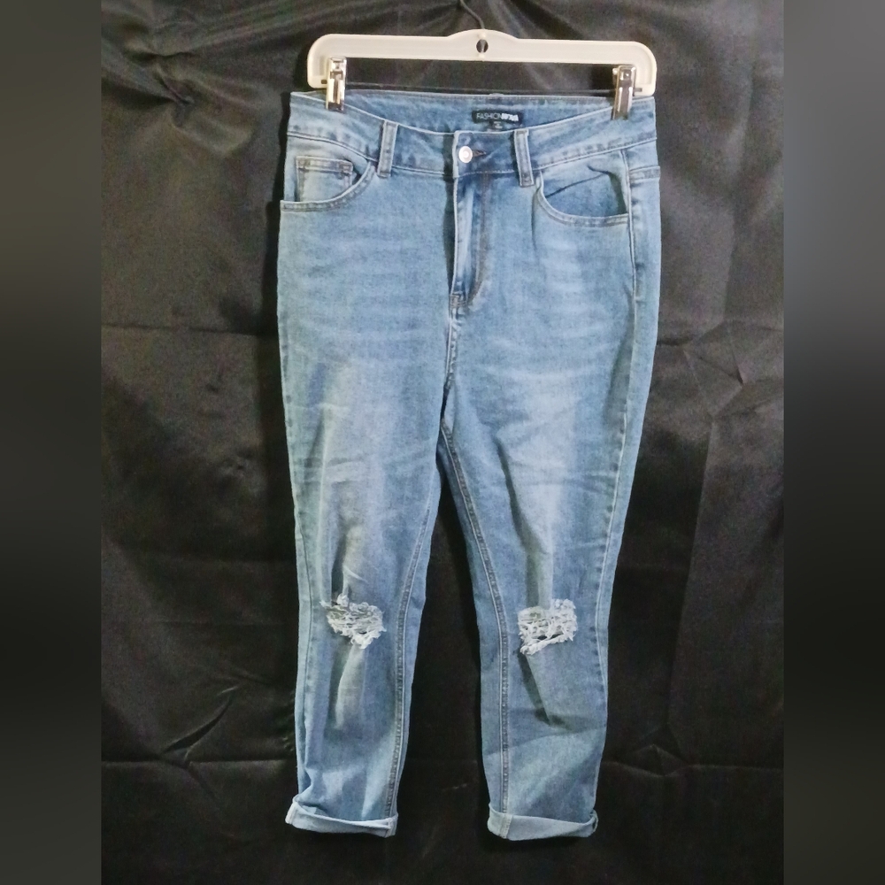Fashion Nova distressed blue jeans sz 9